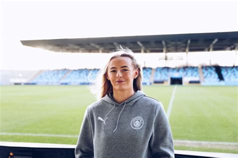 chloe kelly manchester city salary|chloe kelly contract extension.